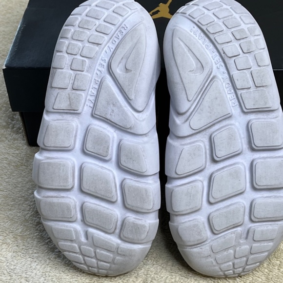 Nike - Picture 5 of 5